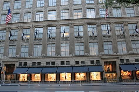 saks 5th avenue store locations.